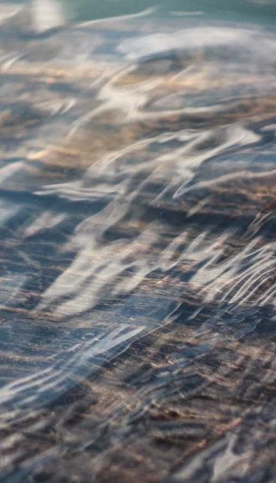 Five-minute no-heat curls tutorial for busy mornings